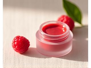 Lip balm berwarna organik dengan perlindungan SPF.